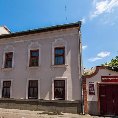Bed and Breakfast Holdfenyszallas Сегед Екстер'єр фото