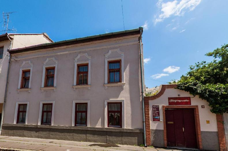 Bed and Breakfast Holdfenyszallas Сегед Екстер'єр фото